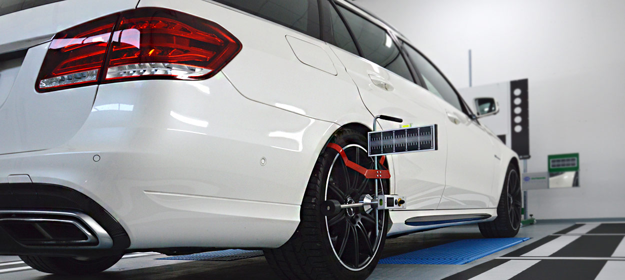 Fahrerassistenzsysteme Scheinwerfereinstellplatz Moderne Scheinwerfersysteme prüfen kalibrieren