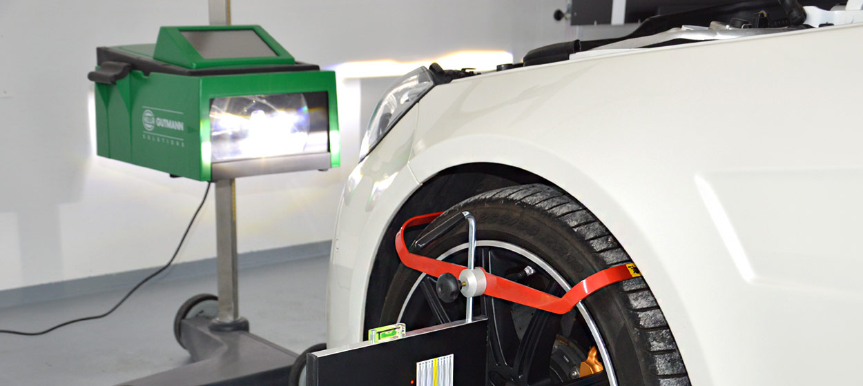 Fahrerassistenzsysteme Scheinwerfereinstellplatz Moderne Scheinwerfersysteme prüfen kalibrieren