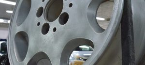 Sandstrahlen, Pulverbeschichten oder Lackieren - Felgenreparatur und Felgenveredelung